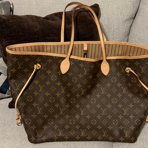 Authentic Louis Vuitton Neverfull GM Monogram Tote & Pouch